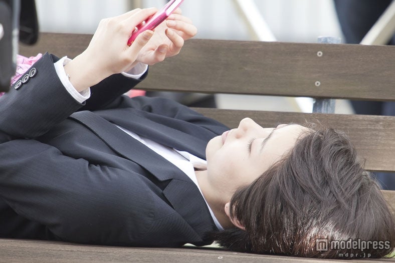 波瑠／NTT ドコモ「dマーケット BOOKストア」新TVCM「新社会人のきみへ」編メイキングショット