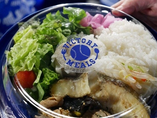 選手の“勝負メシ”と同じメニューが味わえる「VICTORY MEALS(ビクトリーミールズ、1400円)」(2021年5月7日撮影)