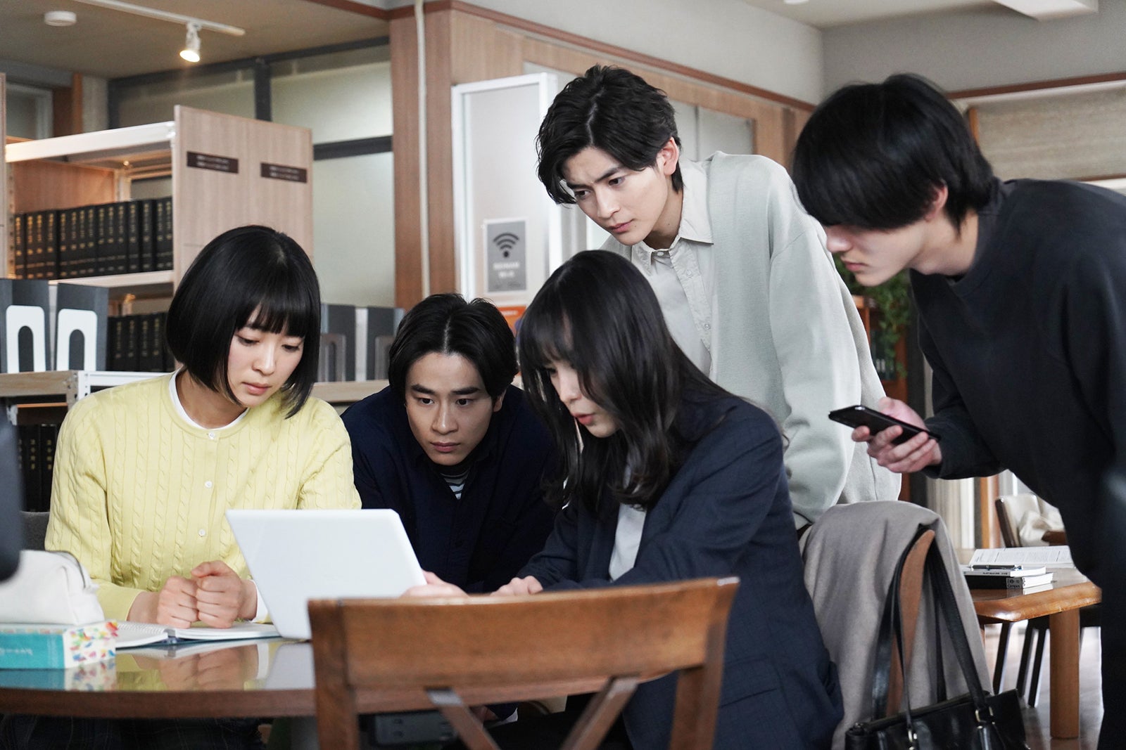 河村花、前田旺志郎、南沙良、高橋文哉、前田拳太郎 「女神の教室～リーガル青春白書～」第9話より（C）フジテレビ