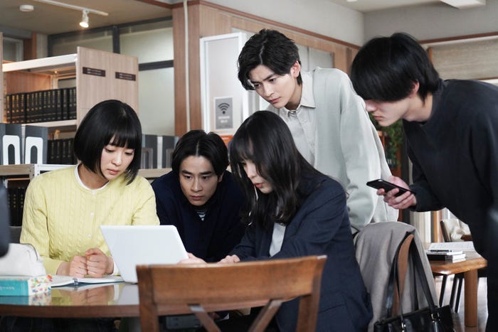 河村花、前田旺志郎、南沙良、高橋文哉、前田拳太郎 「女神の教室~リーガル青春白書~」第9話より(C)フジテレビ