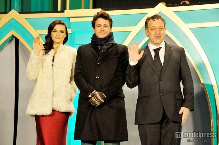 (左から)レイチェル・ワイズ、ジェームズ・フランコ、サム・ライミ監督