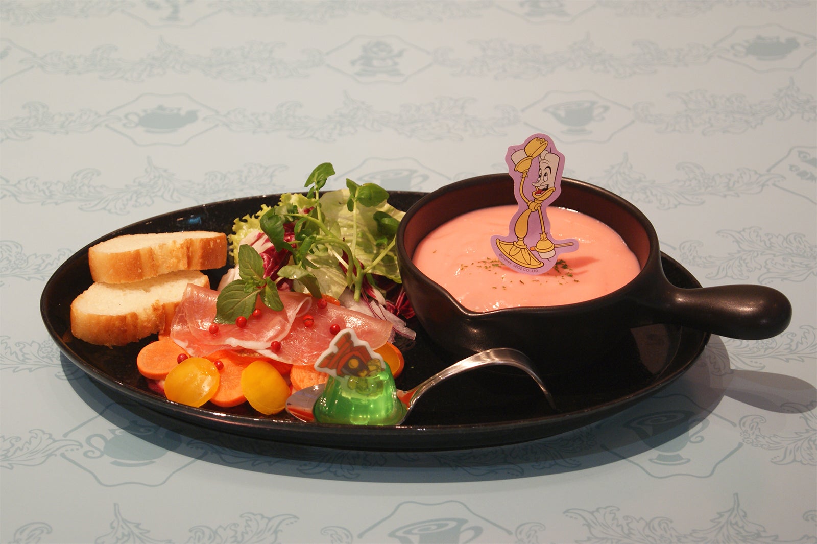 ＜Be Our Guest＞晩餐会のおもてなしアラカルト1,990円（C）Disney