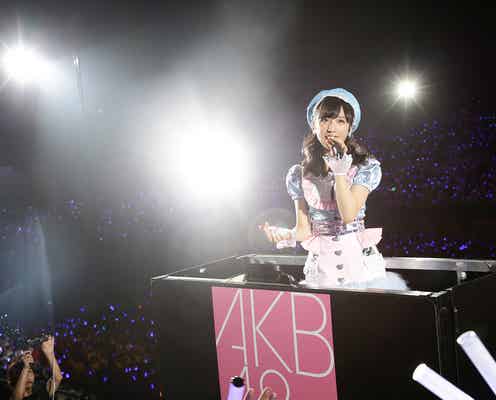 渡辺麻友、AKB48チーム8小栗有以にサプライズ 初センターにエール<チーム8結成4周年記念祭/セットリスト>