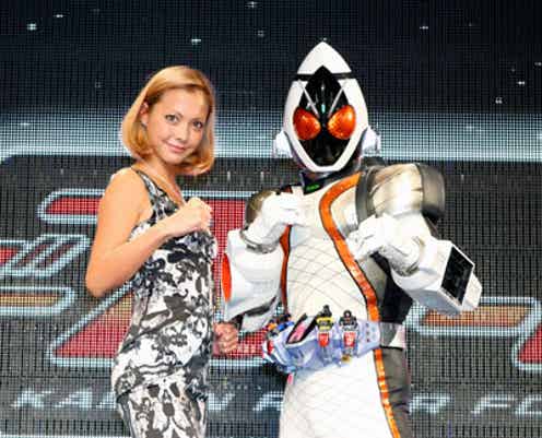 土屋アンナ、「仮面ライダー」生誕40周年作品の主題歌に大抜擢