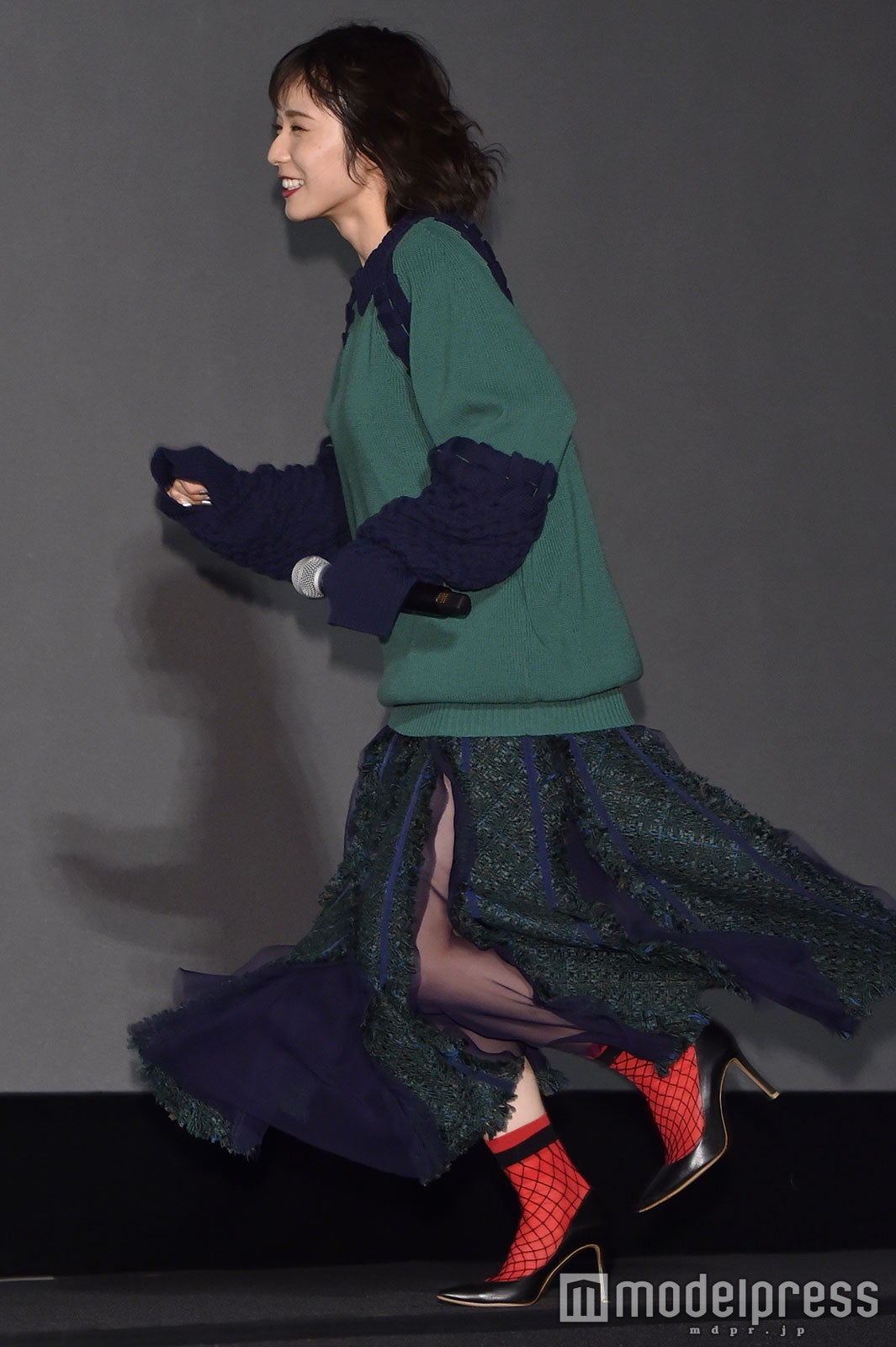 松岡茉優、元気よく登場 （C）モデルプレス