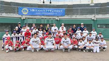 阪神 能登の小学生に野球教室 OBの西田直斗氏、一二三慎太氏、松田遼馬氏が参加