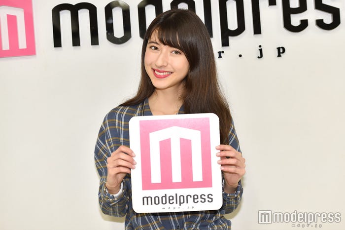 モデルプレスのインタビューに応じたLINA(吉村リナ)/(C)モデルプレス