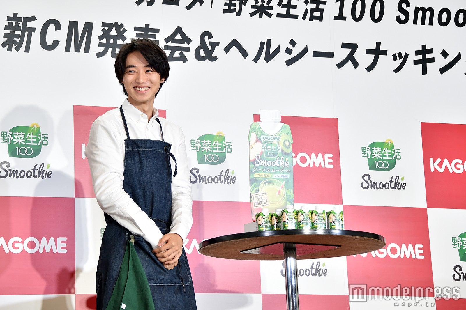 照れる山崎賢人（C）モデルプレス