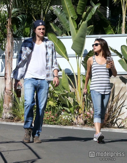 世界一セクシーな女性、ミラ・クニスのぽっこりお腹はただのおデブ？