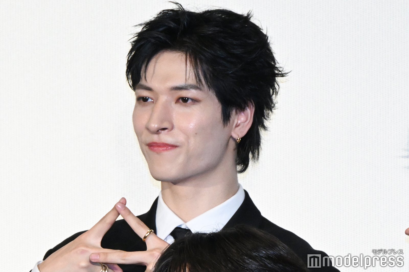 JO1川西拓実、誕生日サプライズに照れ「恥ずかしすぎるやろ