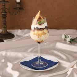 Caramel Parfait 税込1,790円(C)HYBE LABELS JAPAN & HYBE. All Rights Reserved.