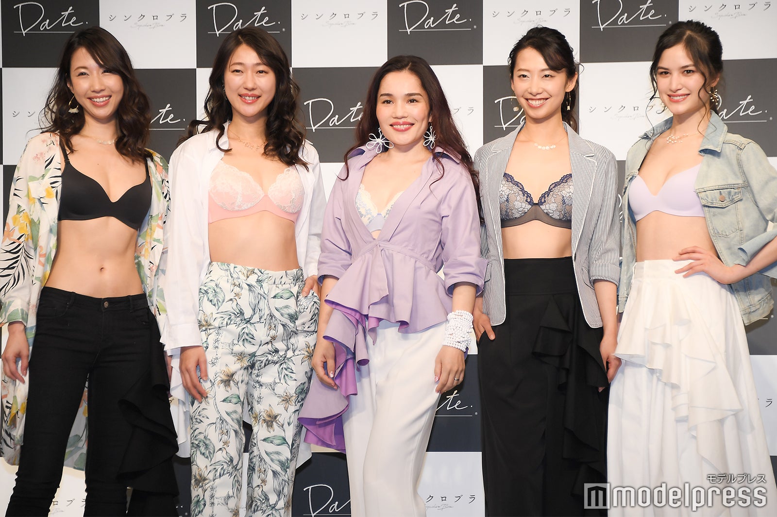 平野ノラ（中央）（C）モデルプレス