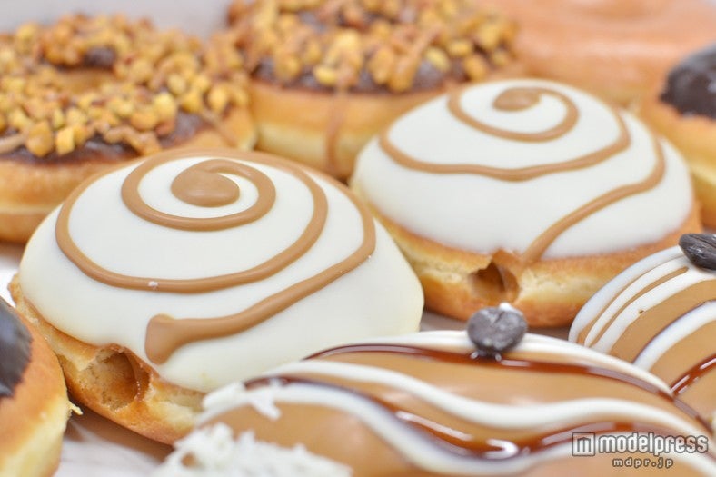 淡い塩味の塩キャラメルカスタードフィリングが入ったソルティな味わいの「塩キャラメル」