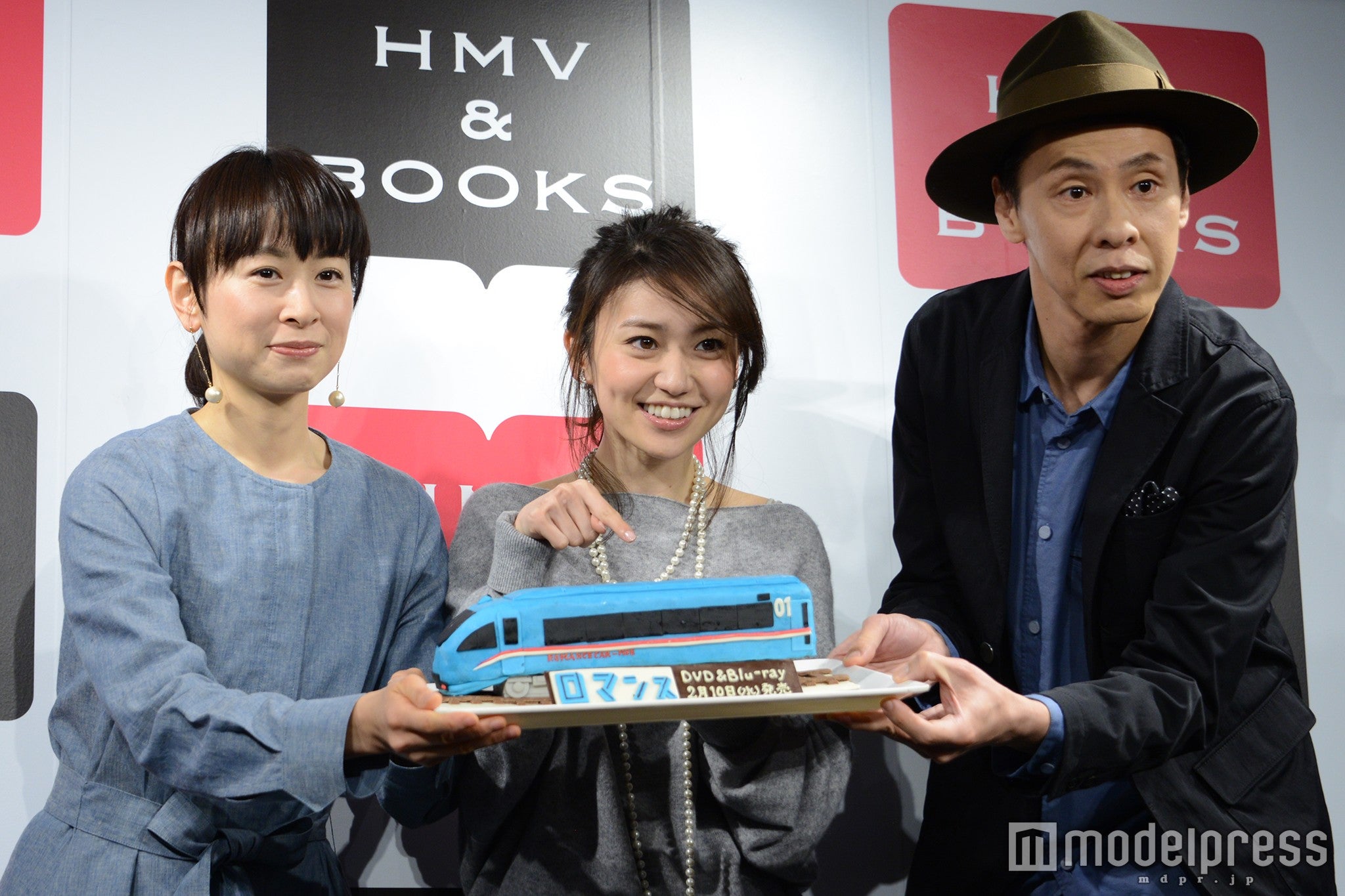（左から）タナダユキ監督、大島優子、大倉孝二（C）モデルプレス