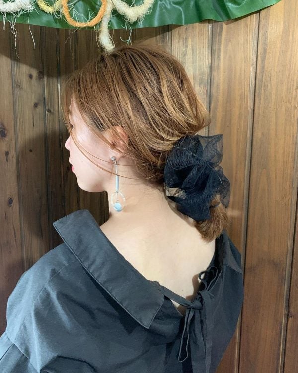シュシュを使ったヘアアレンジ特集 簡単だけど凝って見える時短スタイル モデルプレス シュシュを使ったヘアアレンジ特集 簡単だけど凝って見える時短スタイル モデルプレス