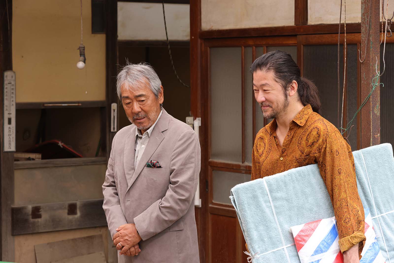 寺尾聰、浅野忠信（C）日本テレビ