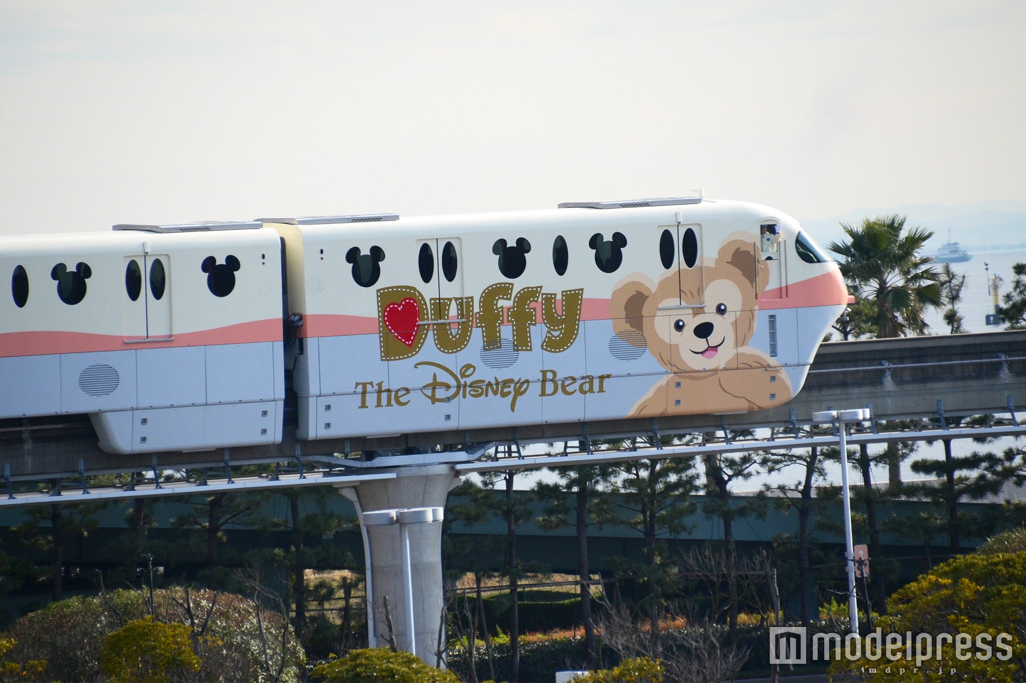 ダッフィー“ふわもこ”車内に胸キュンモノレール初登場（C）Disney／（C）モデルプレス