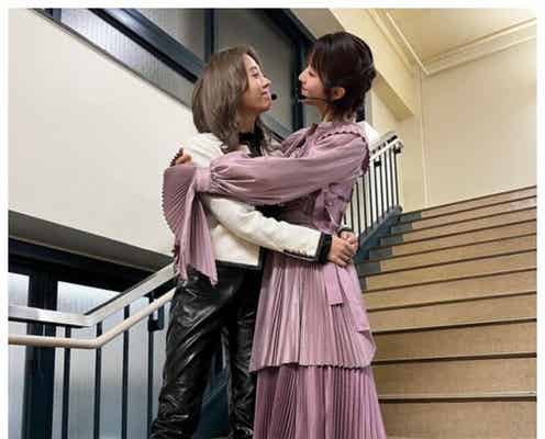 櫻坂46土生瑞穂、活動再開の小林由依とのハグショット公開「線香姉妹尊すぎ」「絵になる2人」と反響