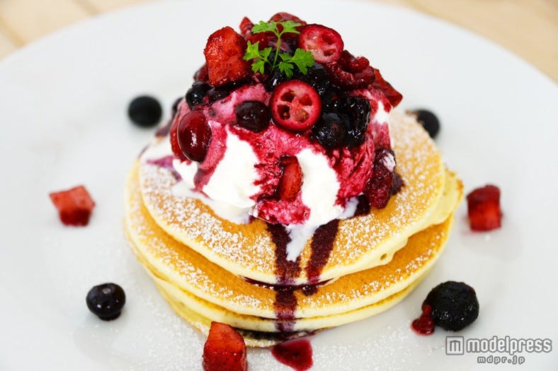 沖縄女子を夢中にさせるベリーたっぷりパンケーキ