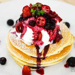 沖縄女子を夢中にさせるベリーたっぷりパンケーキ