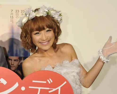 鈴木奈々、純白ミニドレスで逆プロポーズ「早く結婚して」