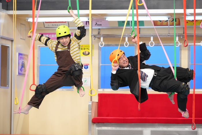 「ぶら~り途中下車しない旅」(左から)秋山寛貴、渡辺隆(C)フジテレビ