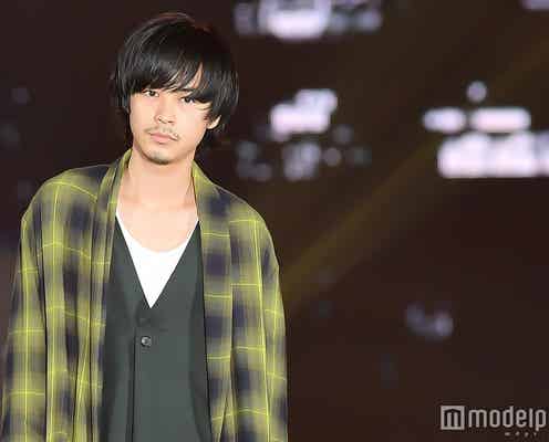 成田凌、クールなランウェイに女子熱狂 「コード・ブルー」をアピール<GirlsAward 2017 A/W>