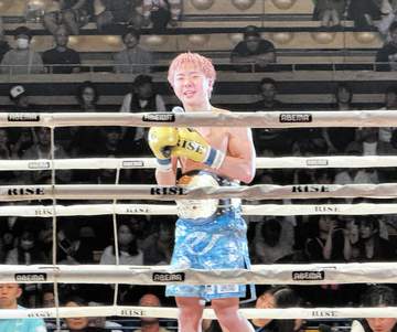 天心がエプロン駆け上がり抱擁 那須川龍心が因縁相手に雪辱でRISE世界王座獲得「絶対に天心も勝ってくれる」兄は9.27井上拓真と再戦