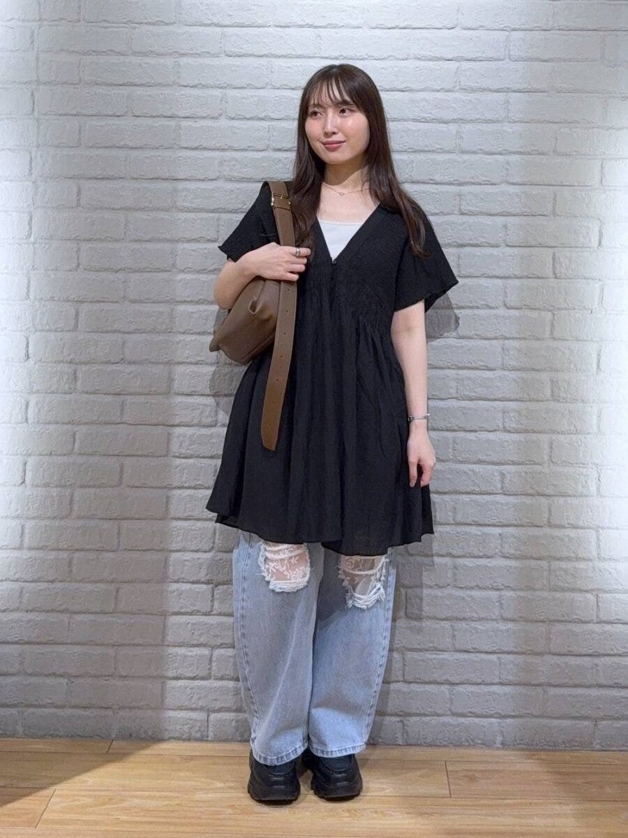 黒ブラウスコーデ4