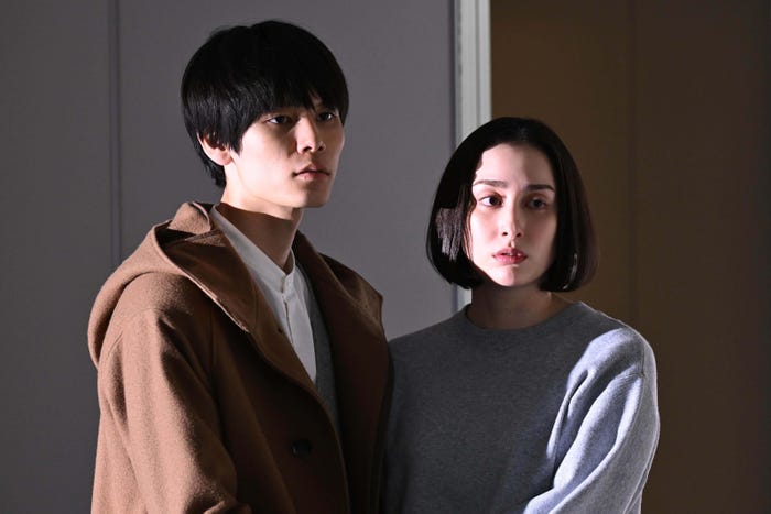 萩原利久、早見あかり「めぐる未来」第9話より(C)読売テレビ