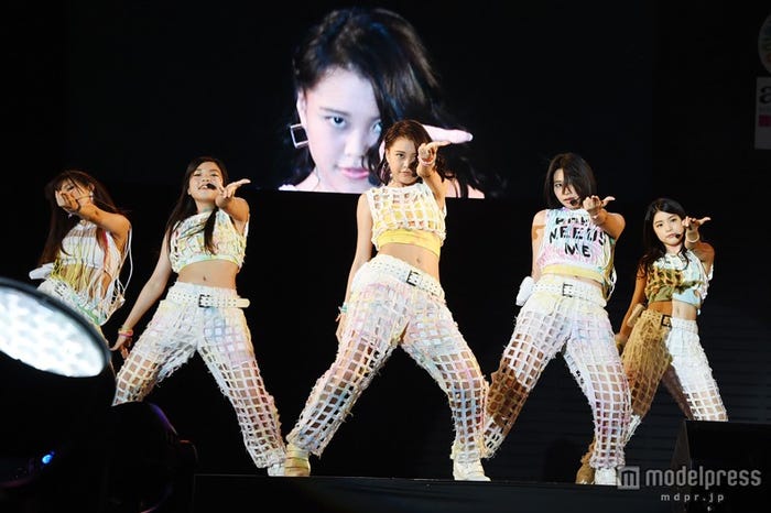 夜の野外ライブを行った9nine