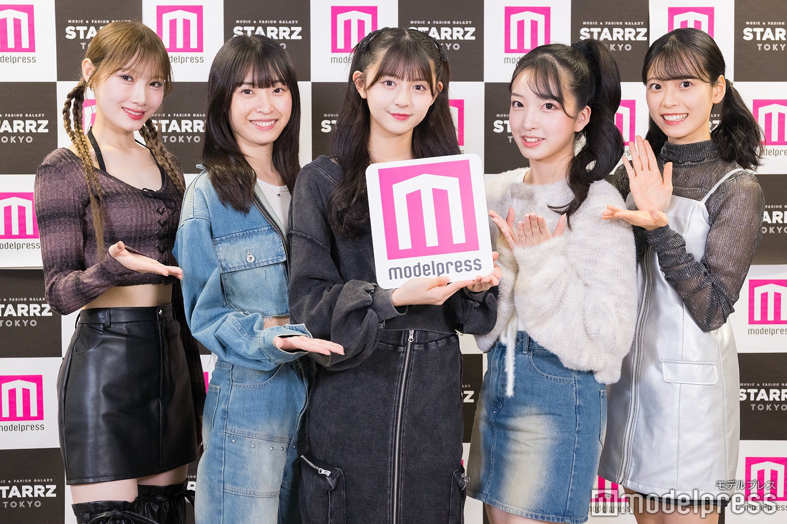 UNLAMEE／（左から）SUZUKA、HIYUKA、HINANO、YUI、SAE（C）モデルプレス