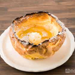 オーブンでじっくり焼き上げたジャーマン生地の人気パンケーキ「ダッチベイビー」￥1，340（税込）／画像提供：JR九州ファーストフーズ