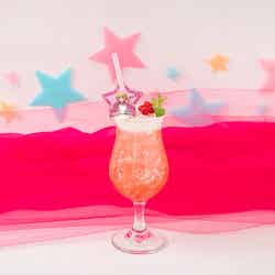 ルビーのピンクグレープフルーツソーダ税込1,199円(C)赤坂アカ×横槍メンゴ/集英社・【推しの子】製作委員会