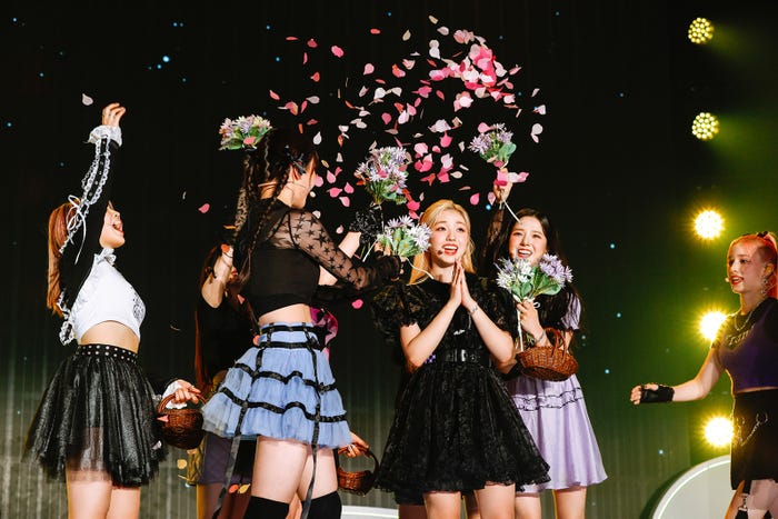 ヒカル、ヨンウン、イェソ、ユジン、ヒュニンバヒエ「Kep1er Japan Debut Showcase Live <FLY-UP>」撮影:上山陽介/木村泰之(提供写真)
