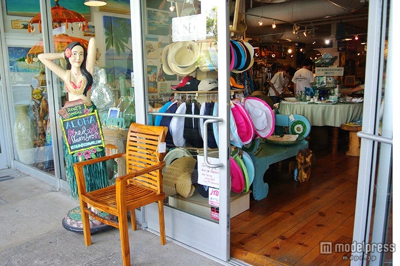 笑顔のロコガールがお出迎え