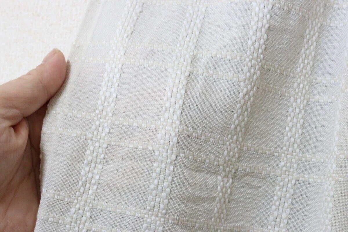 ダイソーのナチュラルドビーカーテンはインド綿混のチェック柄