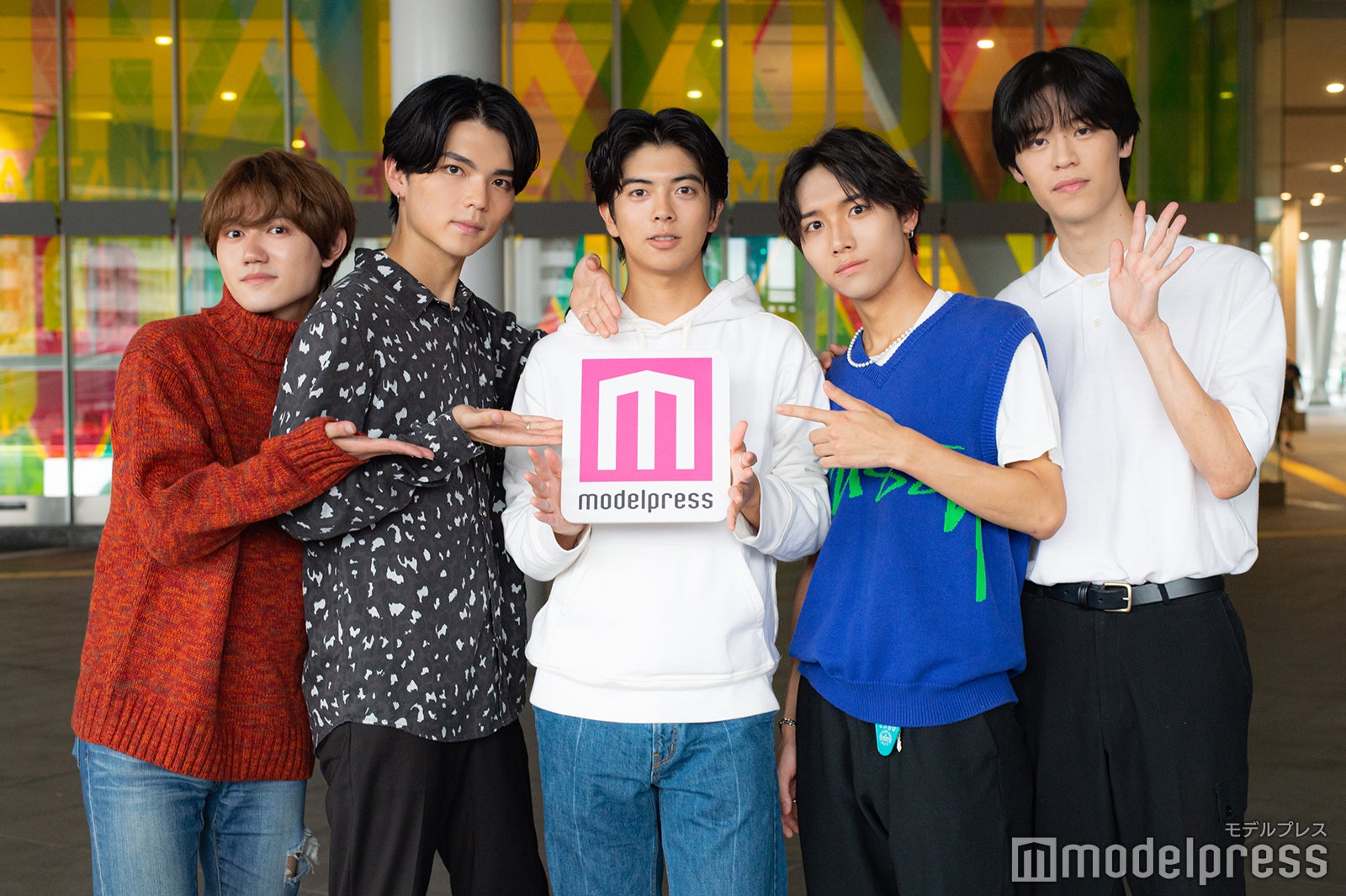 （左から）飛向晴日さん、柏木智貴さん、服部晃政さん、関野佑哉さん、田島利基さん／「ミスター中央2022」ファイナリスト（C）モデルプレス