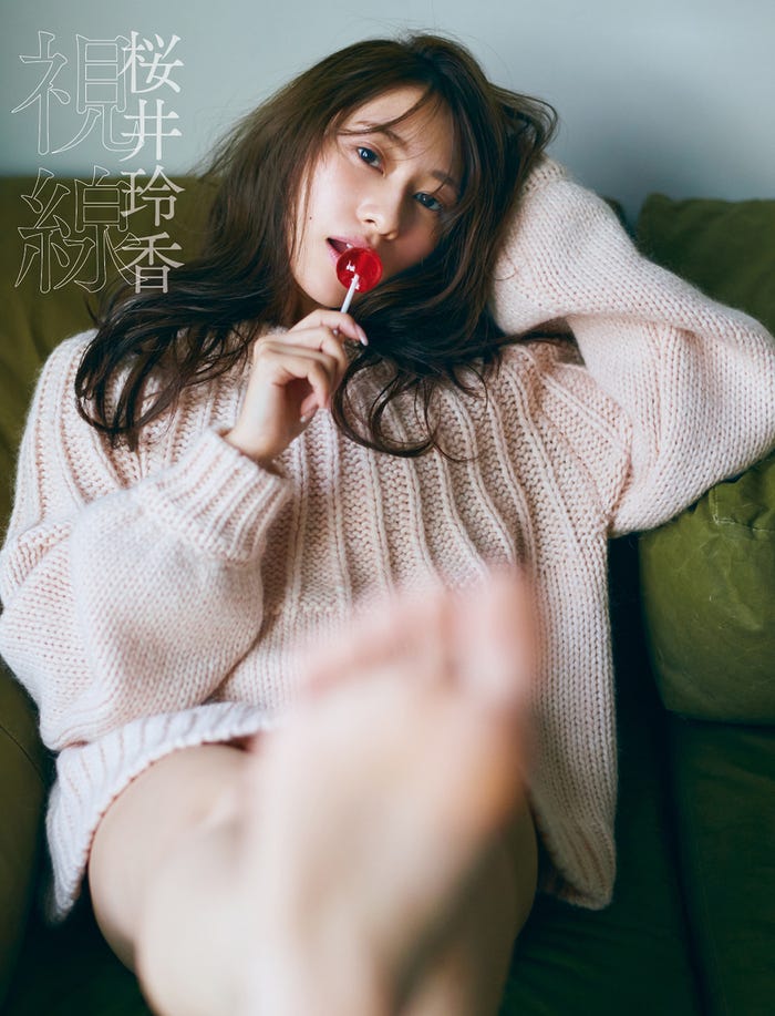 桜井玲香2nd写真集「視線」表紙(提供写真)