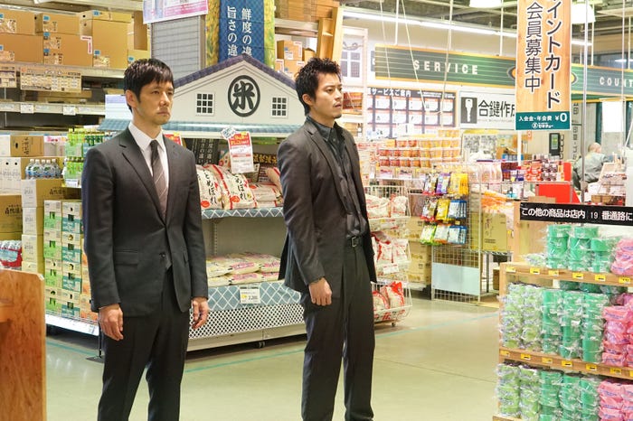 西島秀俊、小栗旬/ドラマ「CRISIS」第6話より(C)関西テレビ