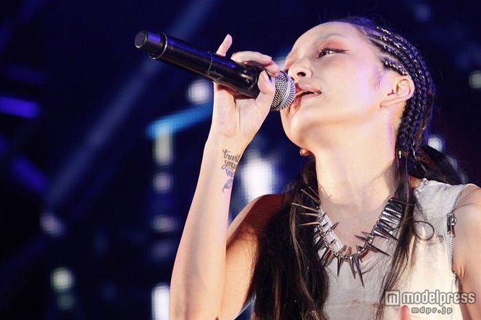 中島美嘉ら 新しいカタチ のライブで歌声響かせ会場魅了 グラミー賞歌手のサプライズも モデルプレス 中島美嘉ら 新しいカタチ のライブで歌声響かせ会場魅了 グラミー賞歌手のサプライズも モデルプレス