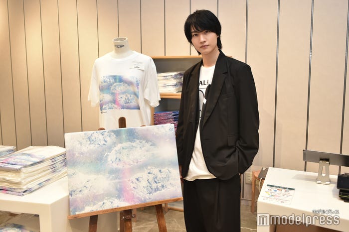 POPUP新グッズのTシャツ/桜田通(C)モデルプレス