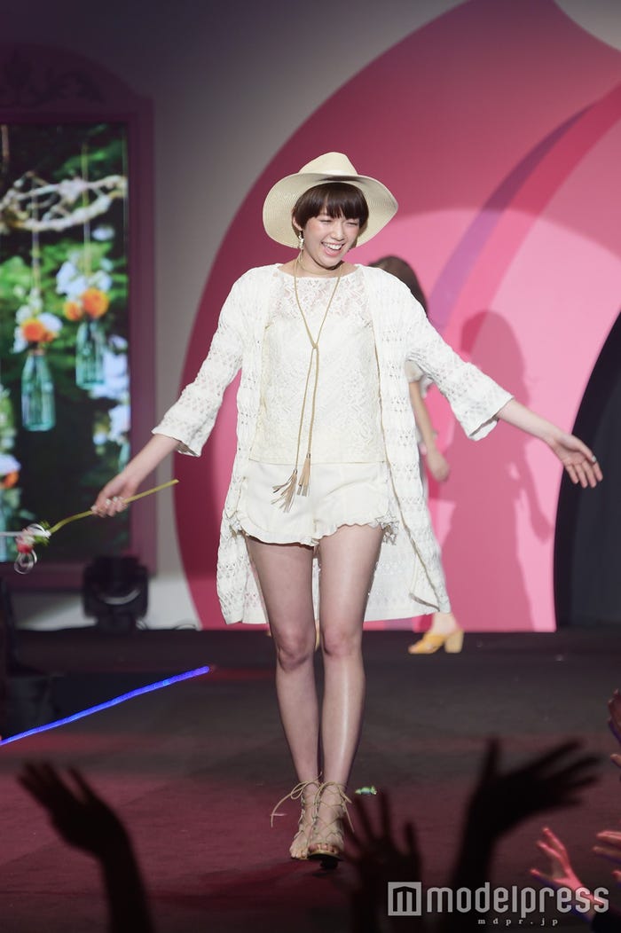 佐藤栞里(C)モデルプレス