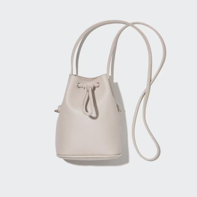 ユニクロ　バッグ　レザータッチミニドローストリングショルダーバッグ