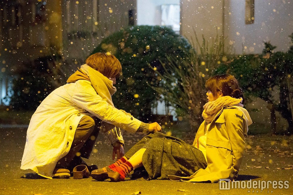 岩田剛典、高畑充希（C）2016「植物図鑑」製作委員会