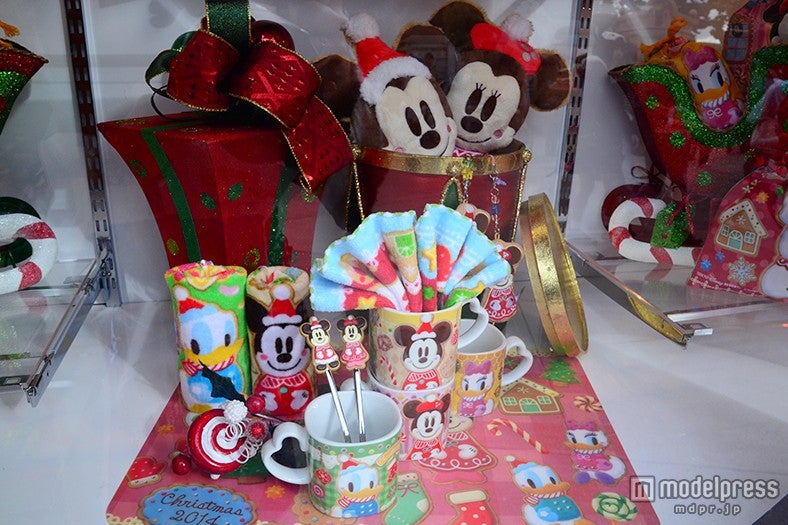 ショーウィンドウも可愛らしく飾られる