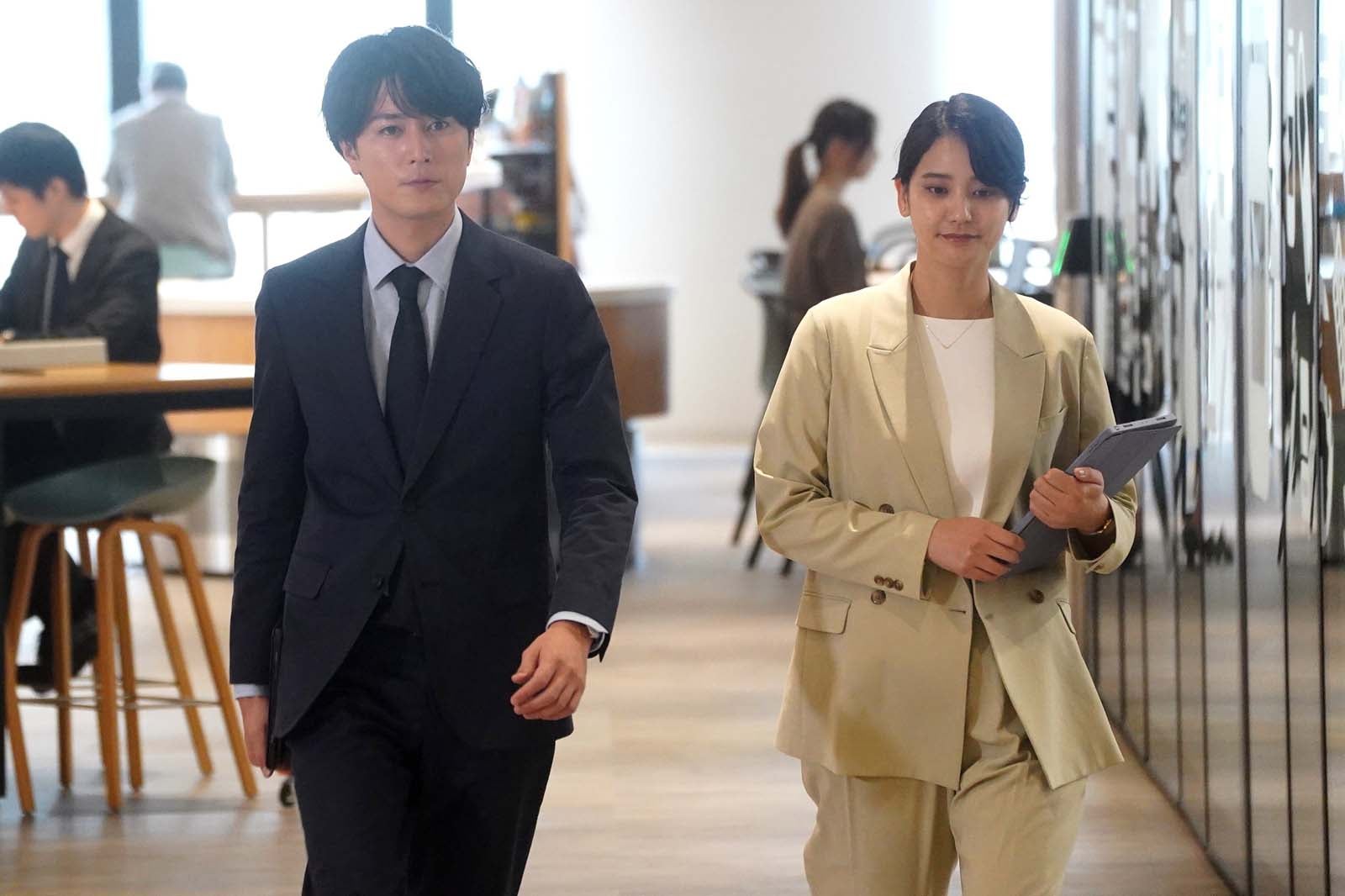 間宮祥太朗、山崎紘菜「真夏のシンデレラ」最終話より（C）フジテレビ