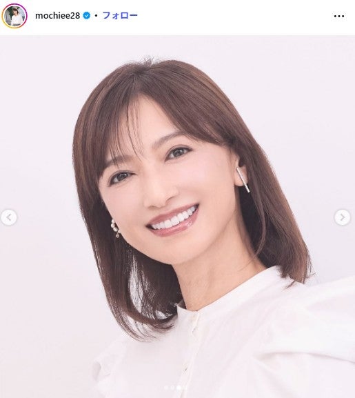 望月理恵アナ、美脚チラリのロングドレス姿に反響続々「眼福」「映画のワンシーンみたい」