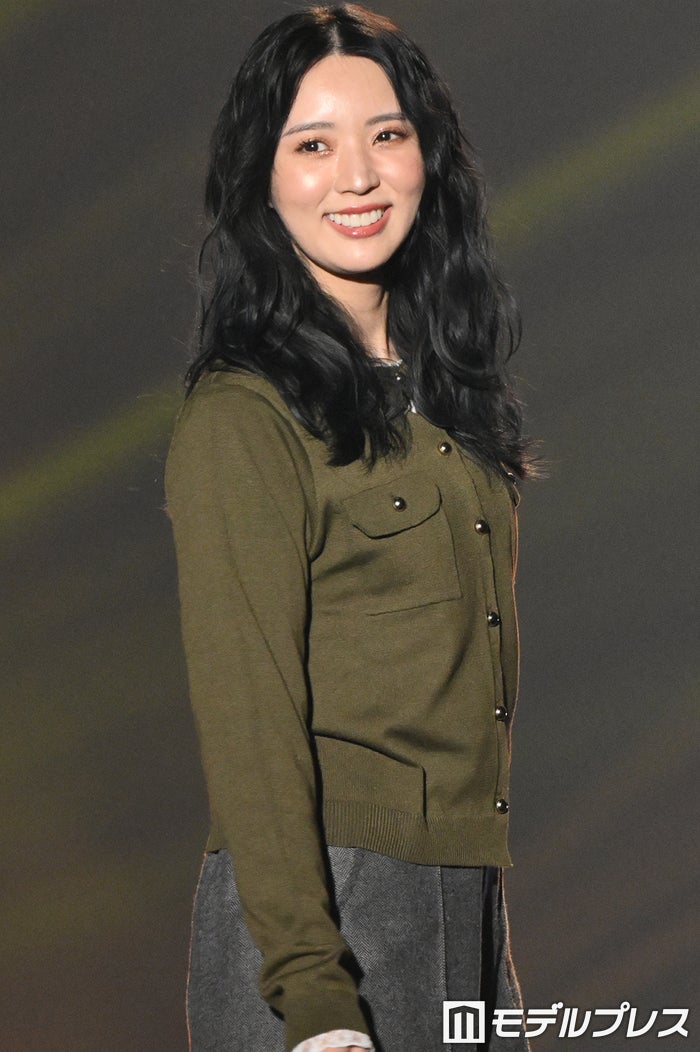 小林由依、美脚披露「綺麗で理想」「かわいすぎる」と反響【TGC松山2026】
