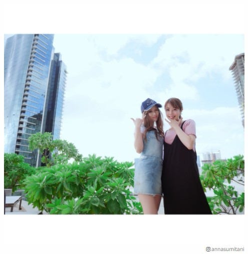住谷杏奈&武藤静香、ハワイでの家族ショット公開 美ボディ際立つ水着姿にも反響